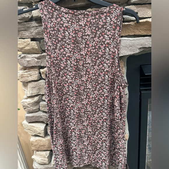 American Eagle Seeveless Top - Picture 2 of 5